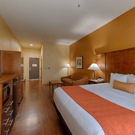 Best Western Plus Delta Inn & Suites Oakley Εξωτερικό φωτογραφία