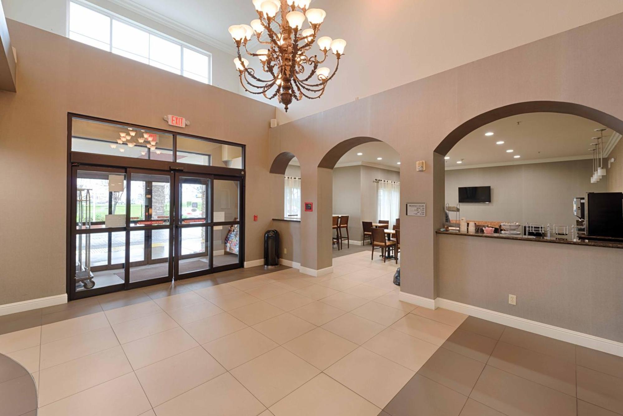 Best Western Plus Delta Inn & Suites Oakley Εξωτερικό φωτογραφία