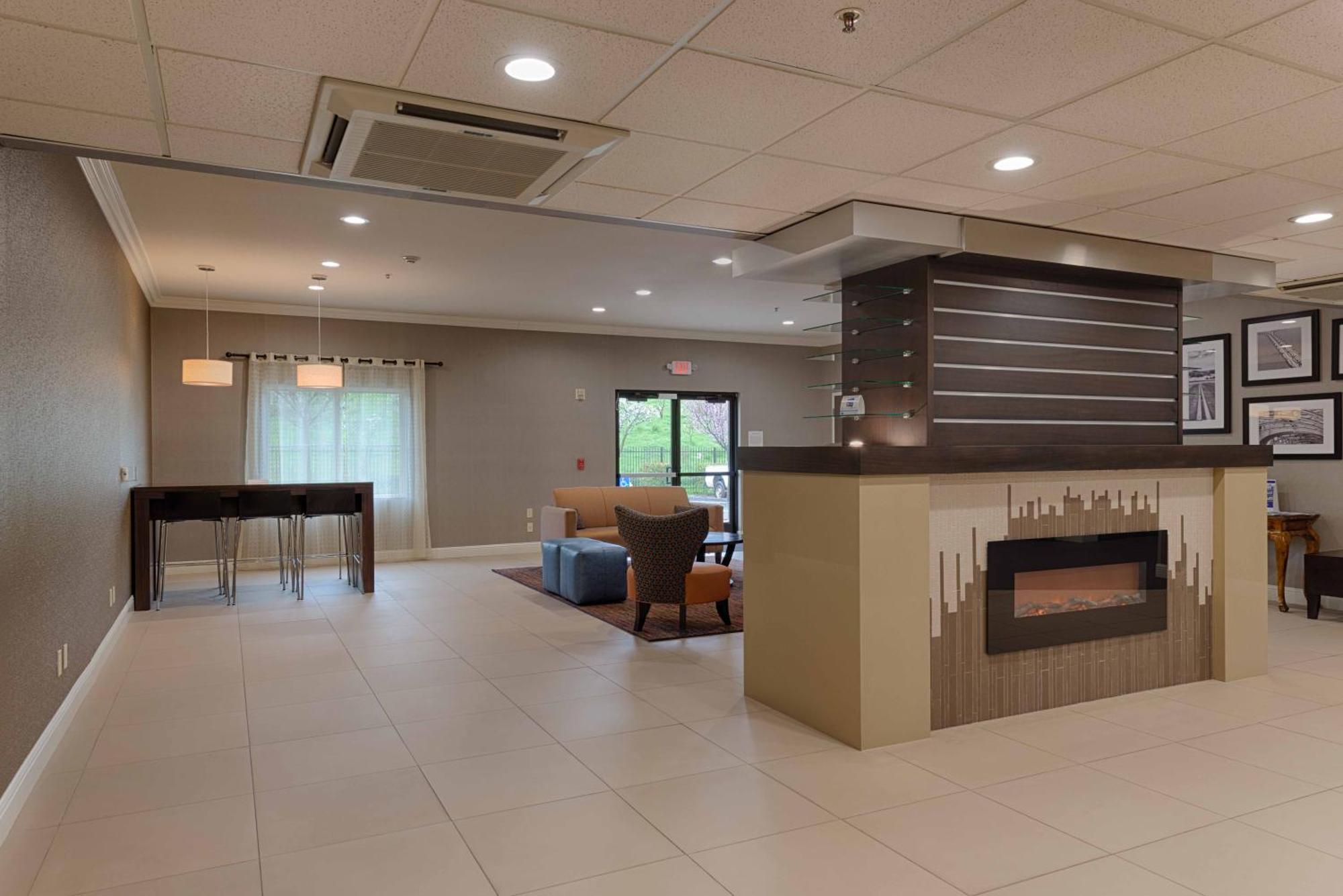 Best Western Plus Delta Inn & Suites Oakley Εξωτερικό φωτογραφία