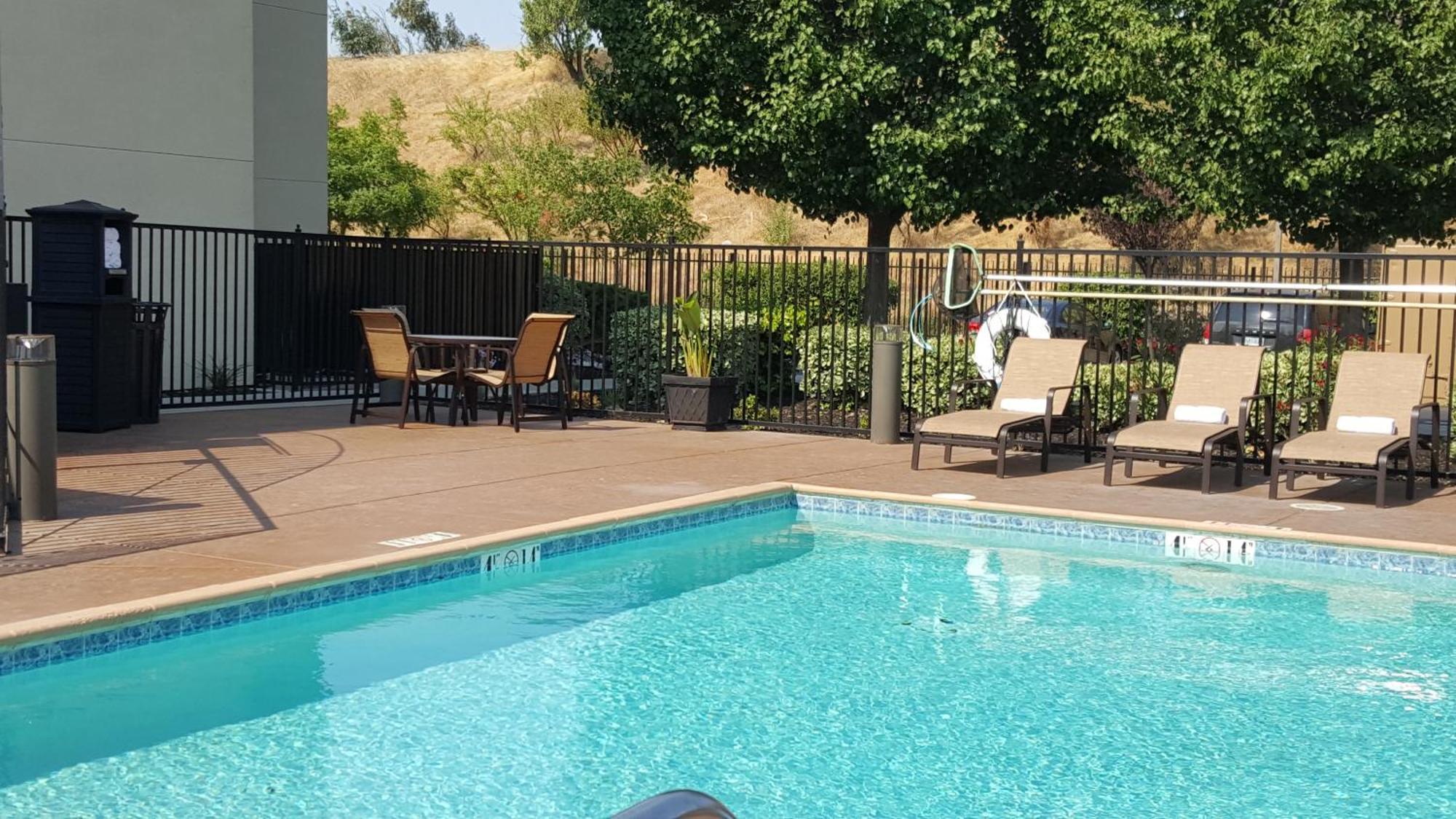 Best Western Plus Delta Inn & Suites Oakley Εξωτερικό φωτογραφία