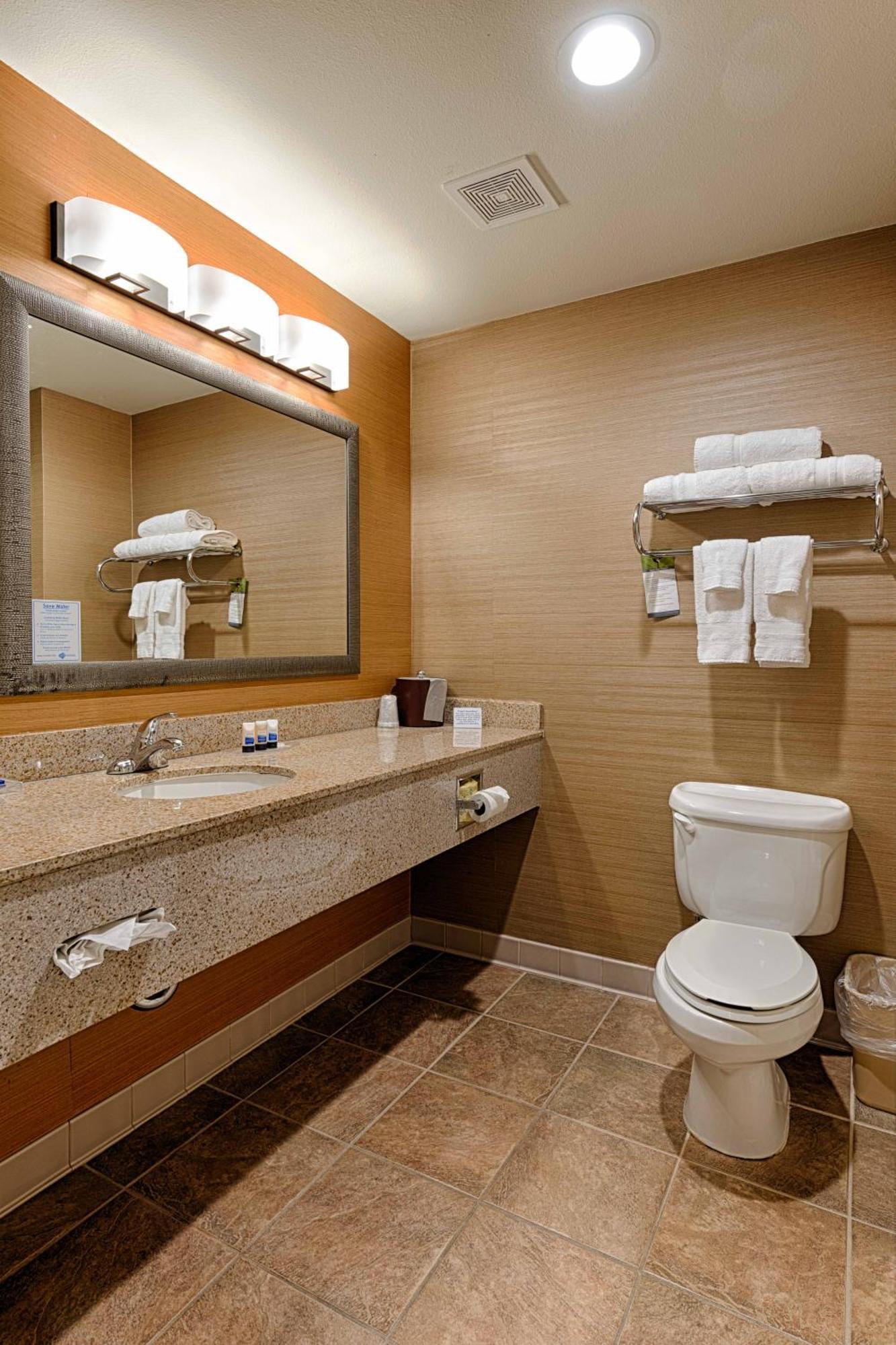 Best Western Plus Delta Inn & Suites Oakley Εξωτερικό φωτογραφία